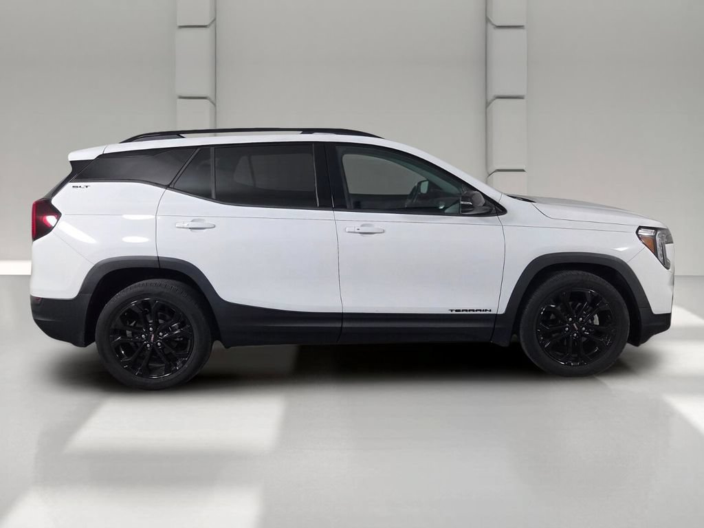 Used 2022 GMC Terrain SLT w/ Elevation Edition FWD image 4