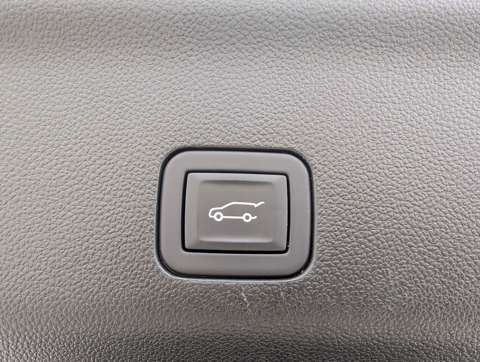 Used 2024 Chevrolet Suburban Premier AWD/4WD image 33