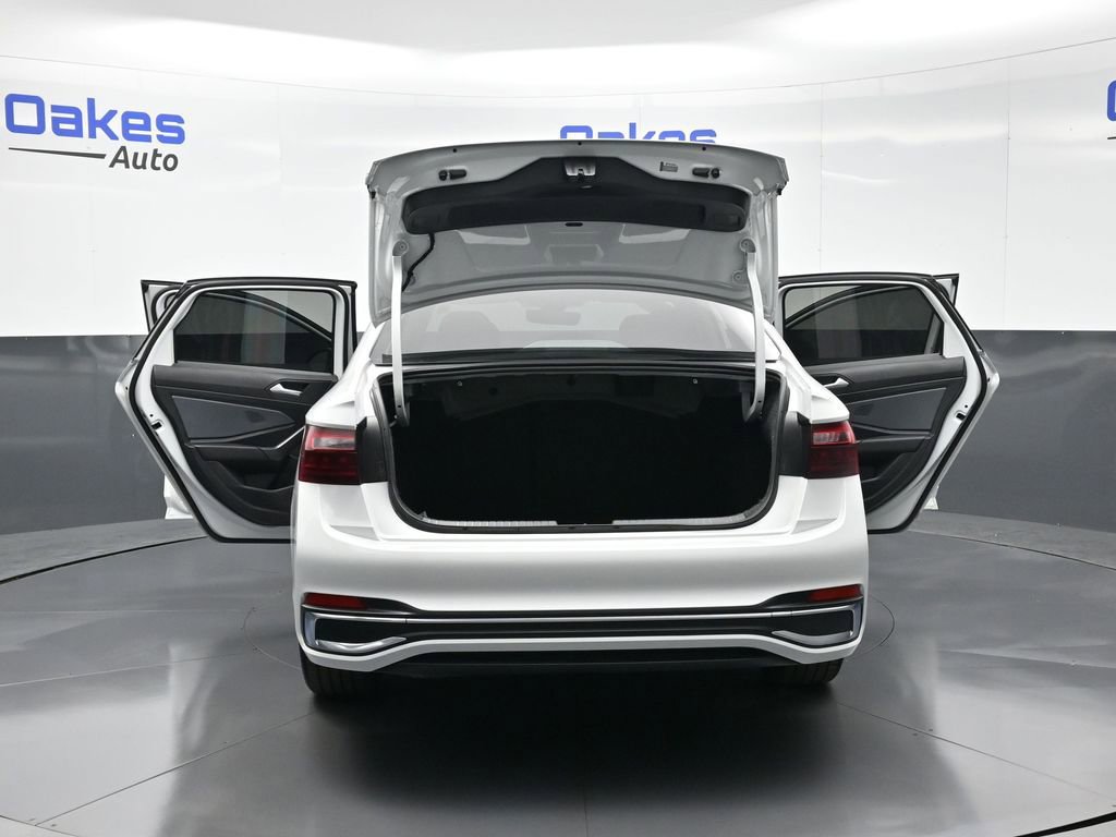 Used 2025 Volkswagen Jetta SEL image 52