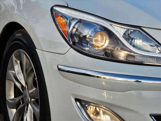 Used 2012 Hyundai Genesis 3.8 RWD image 4