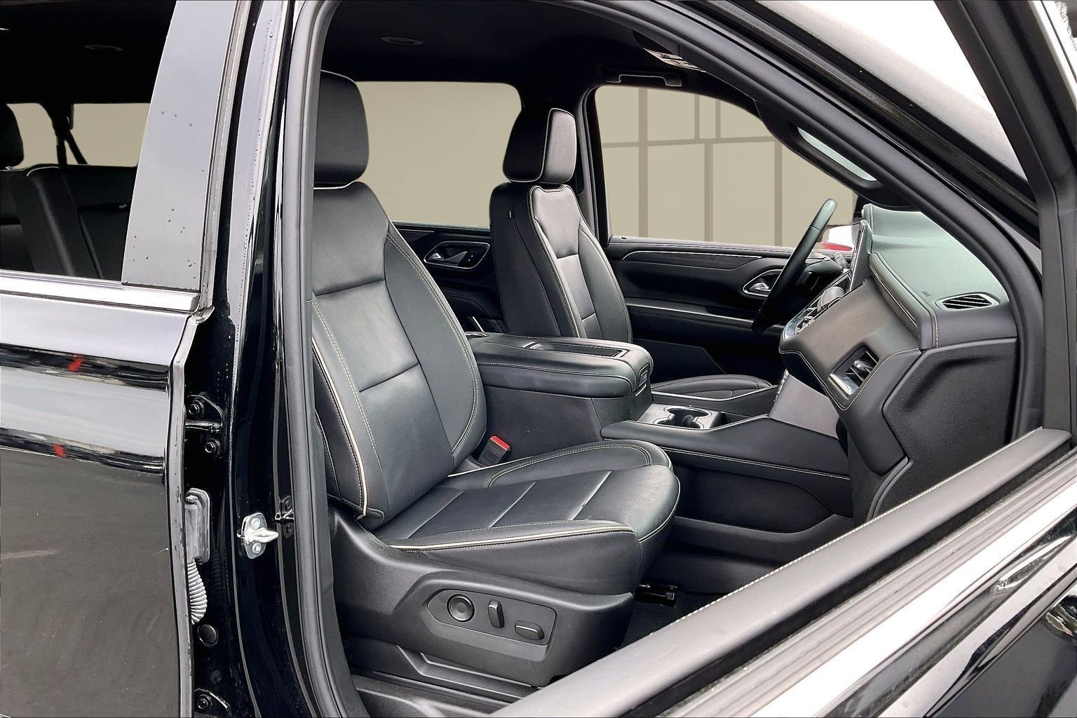 Used 2024 GMC Yukon XL SLT image 30