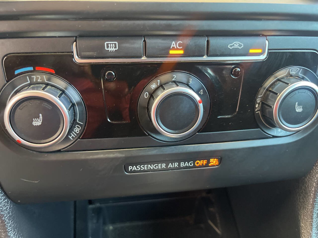 Used 2011 Volkswagen Golf 2-Door image 20