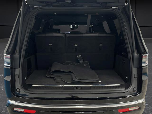 Used 2023 Jeep Grand Wagoneer 4WD w/ Flexible Seating Group image 27