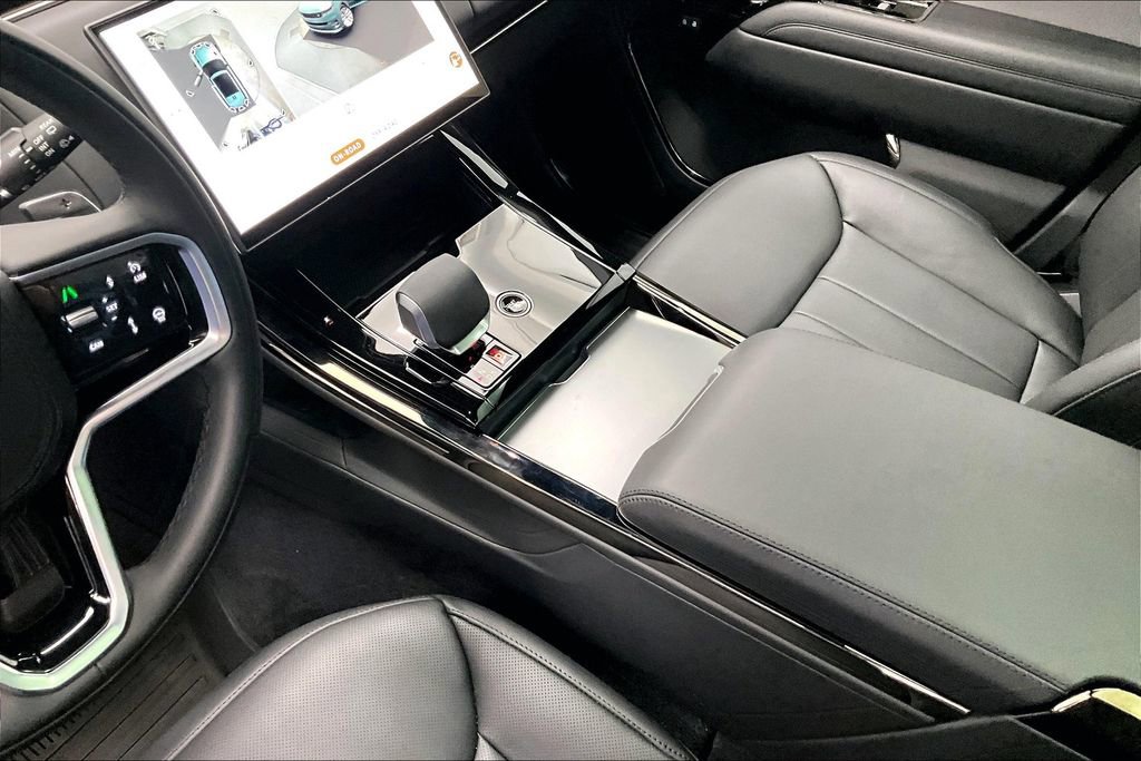 Used 2025 Land Rover Range Rover Sport SE image 14