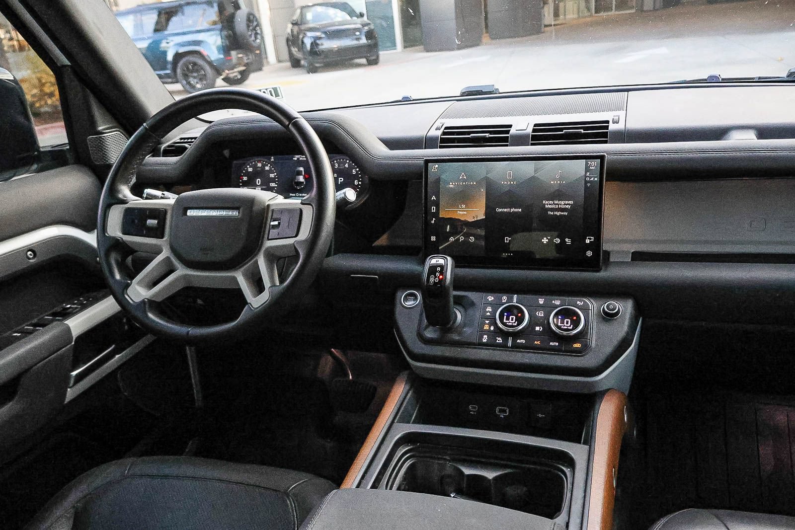 Certified 2025 Land Rover Defender 110 X-Dynamic SE AWD/4WD image 14