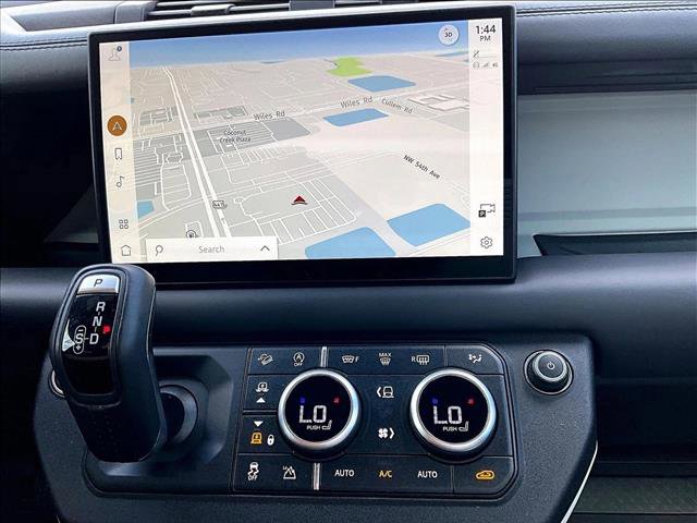 Used 2024 Land Rover Defender 110 SE image 24