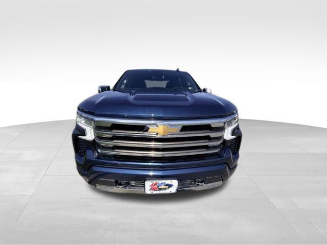 Used 2022 Chevrolet Silverado 1500 High Country w/ High Country Premium Package AWD/4WD image 3
