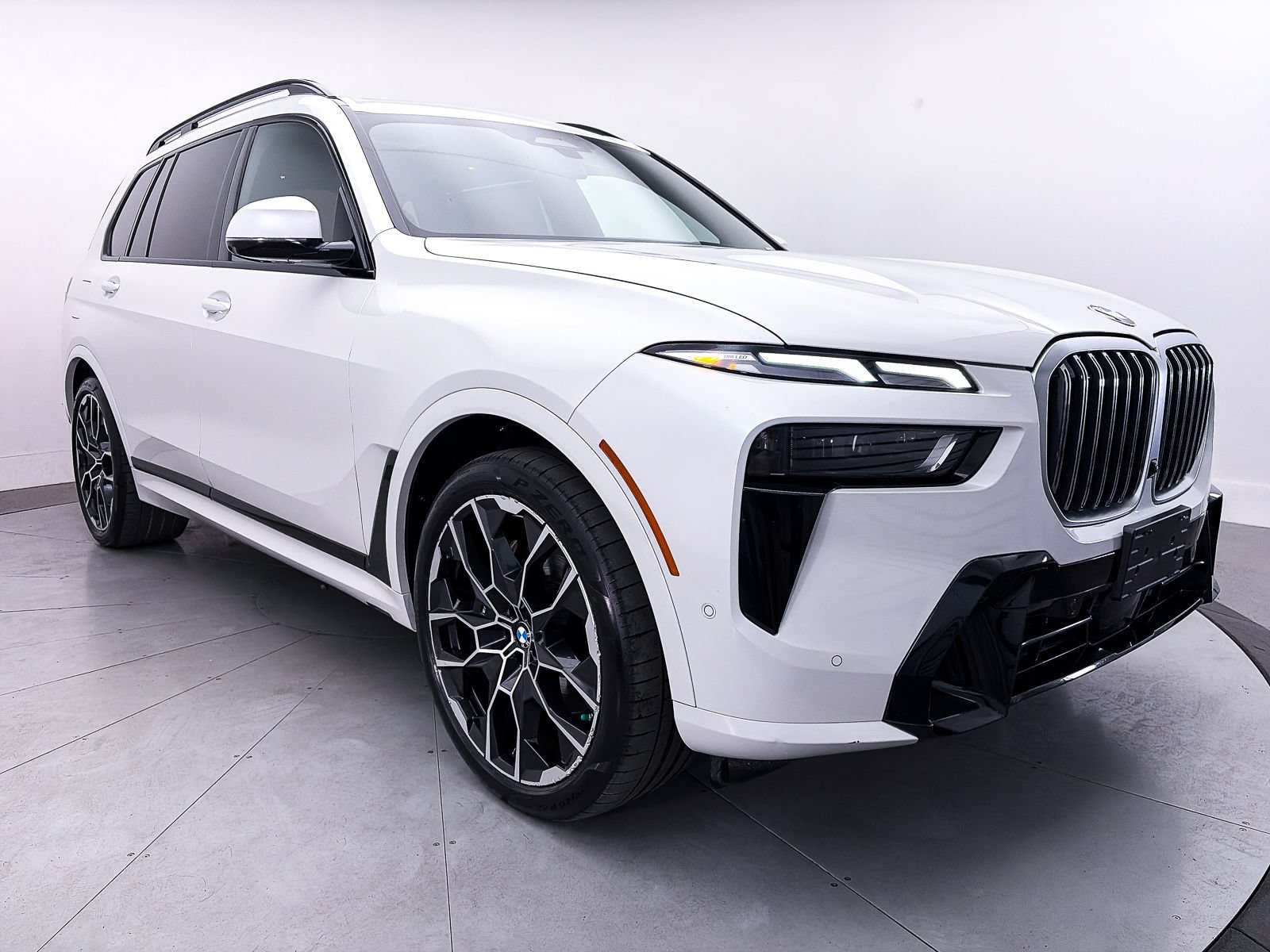 Used 2023 BMW X7 xDrive40i w/ M Sport Package AWD/4WD image 12