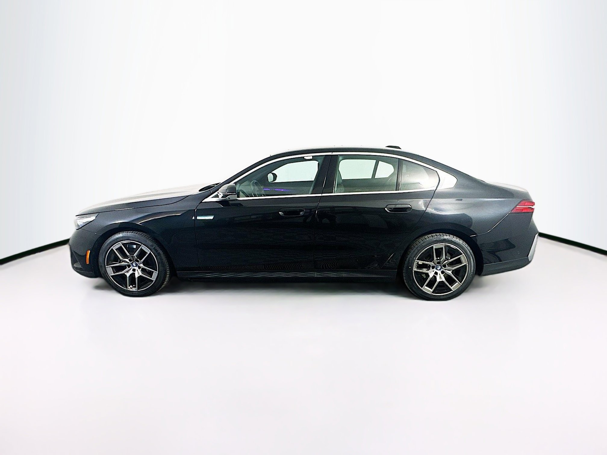 Used 2024 BMW i5 eDrive40i RWD image 4