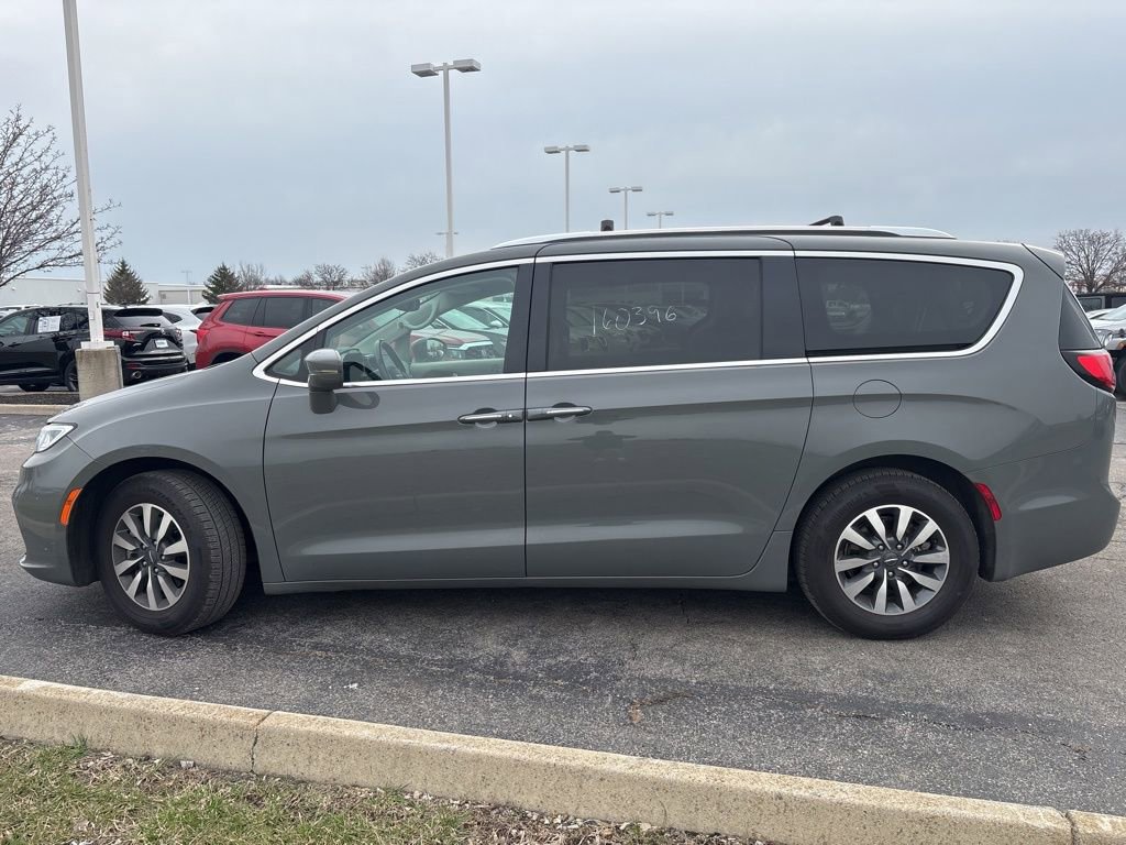 Used 2021 Chrysler Pacifica Touring-L image 5