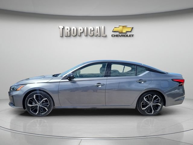 Used 2024 Nissan Altima 2.5 SR FWD image 2