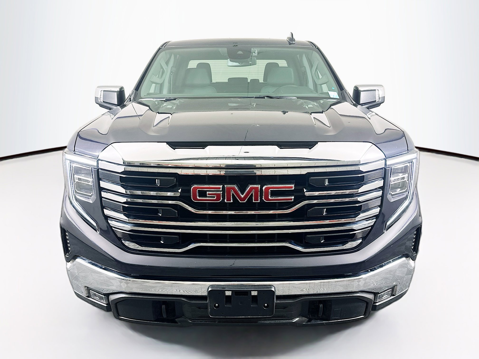 Used 2025 GMC Sierra 1500 SLT image 2