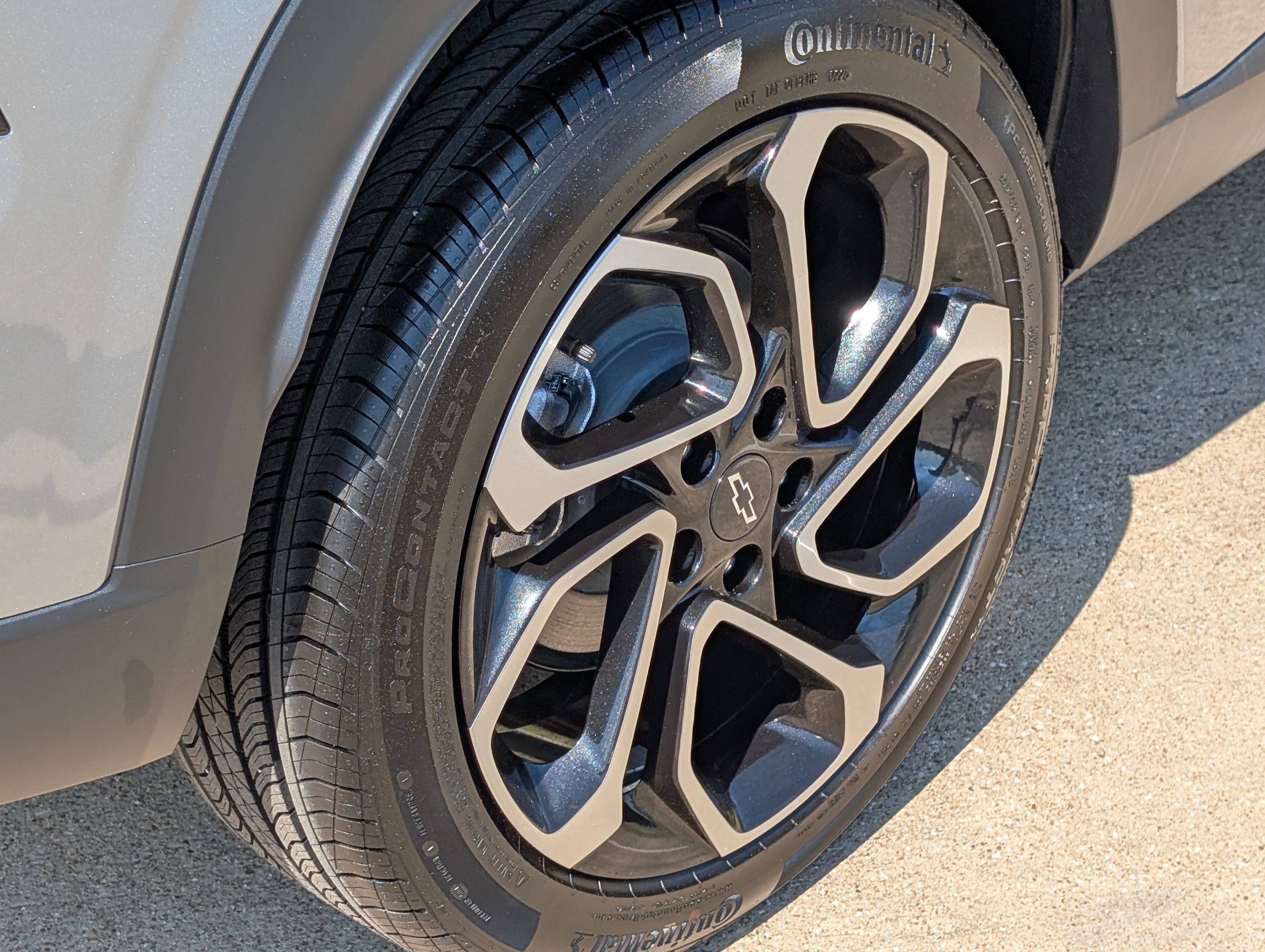 New 2025 Chevrolet Trax RS w/ Sunroof Package image 6