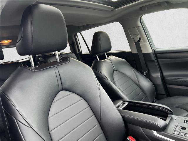 Certified 2025 Toyota Highlander XLE image 24