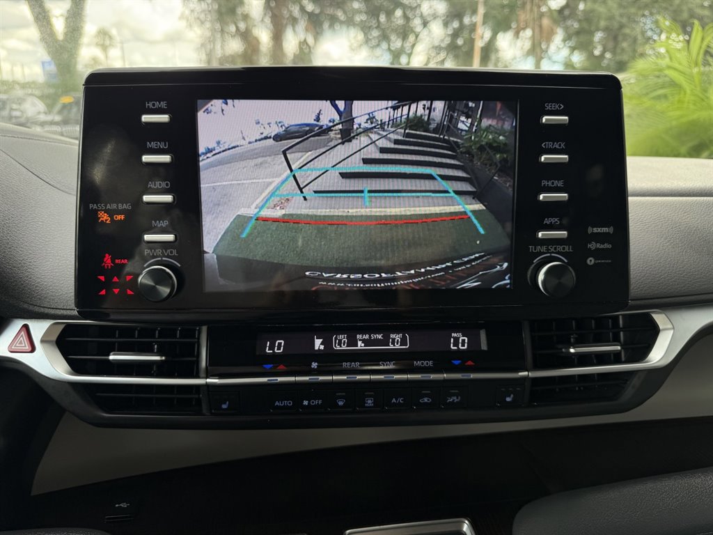 Used 2023 Toyota Sienna XLE image 33