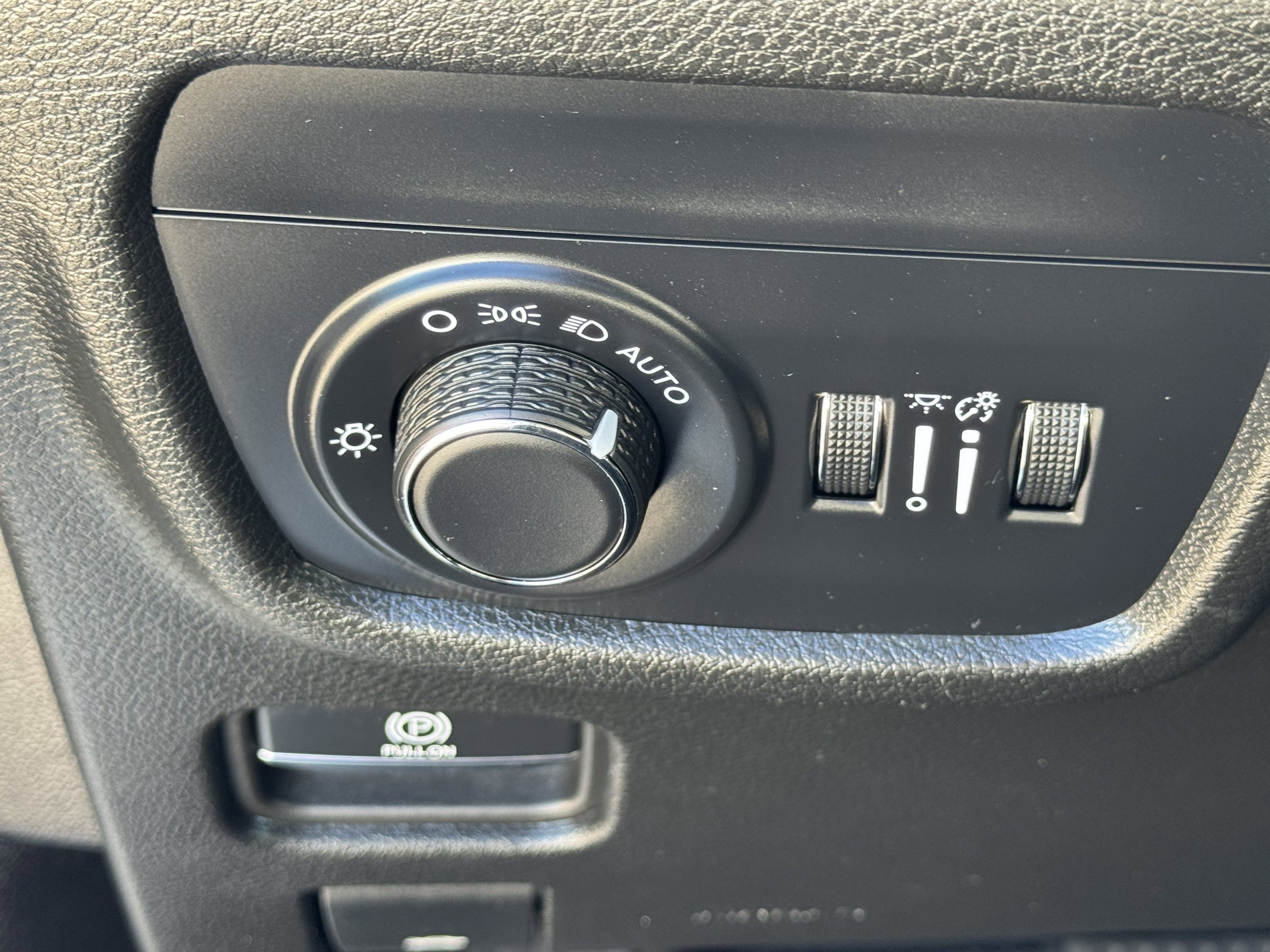 Used 2025 Jeep Grand Cherokee Altitude image 25