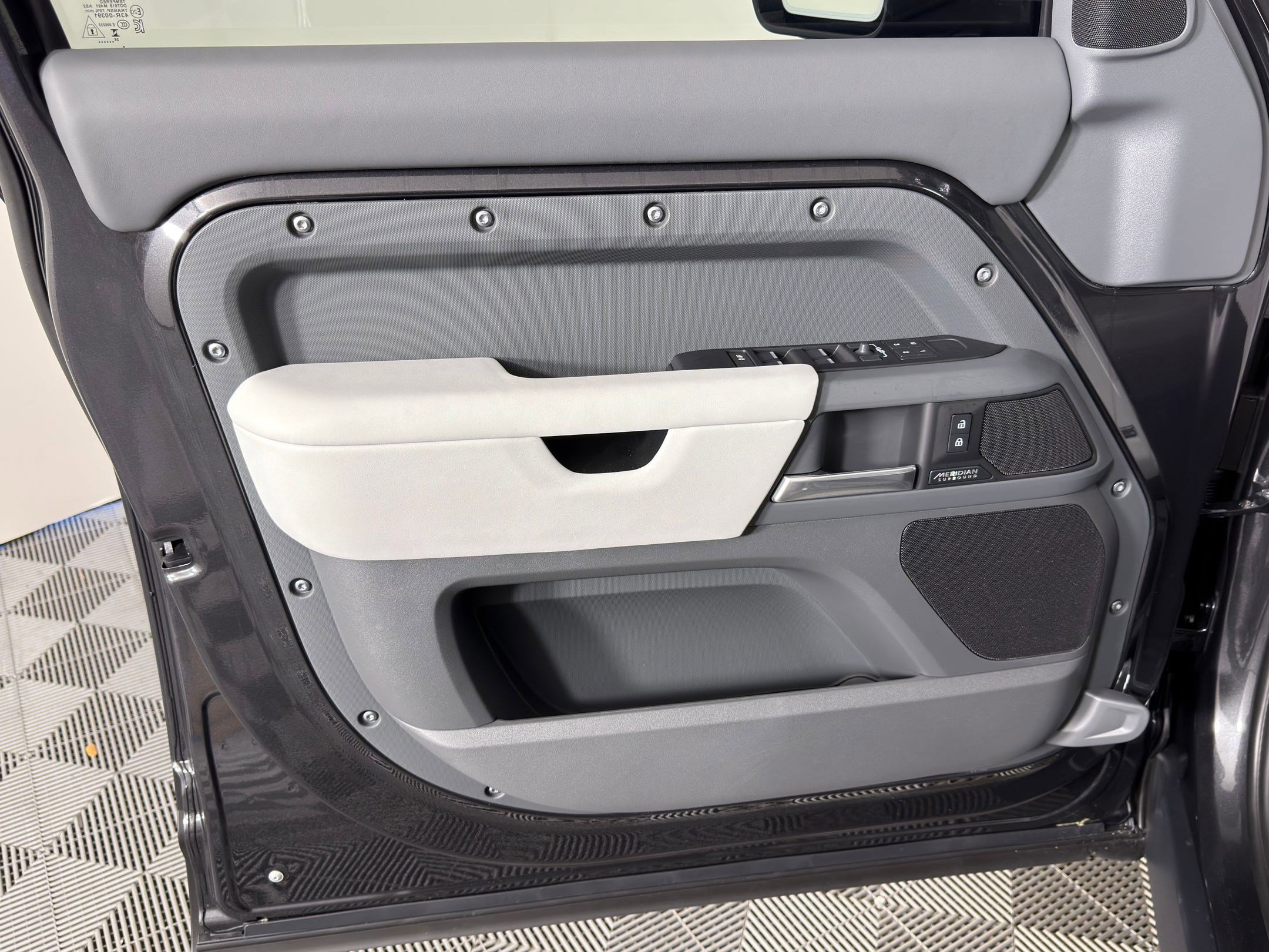 New 2026 Land Rover Defender 110 X-Dynamic SE image 11