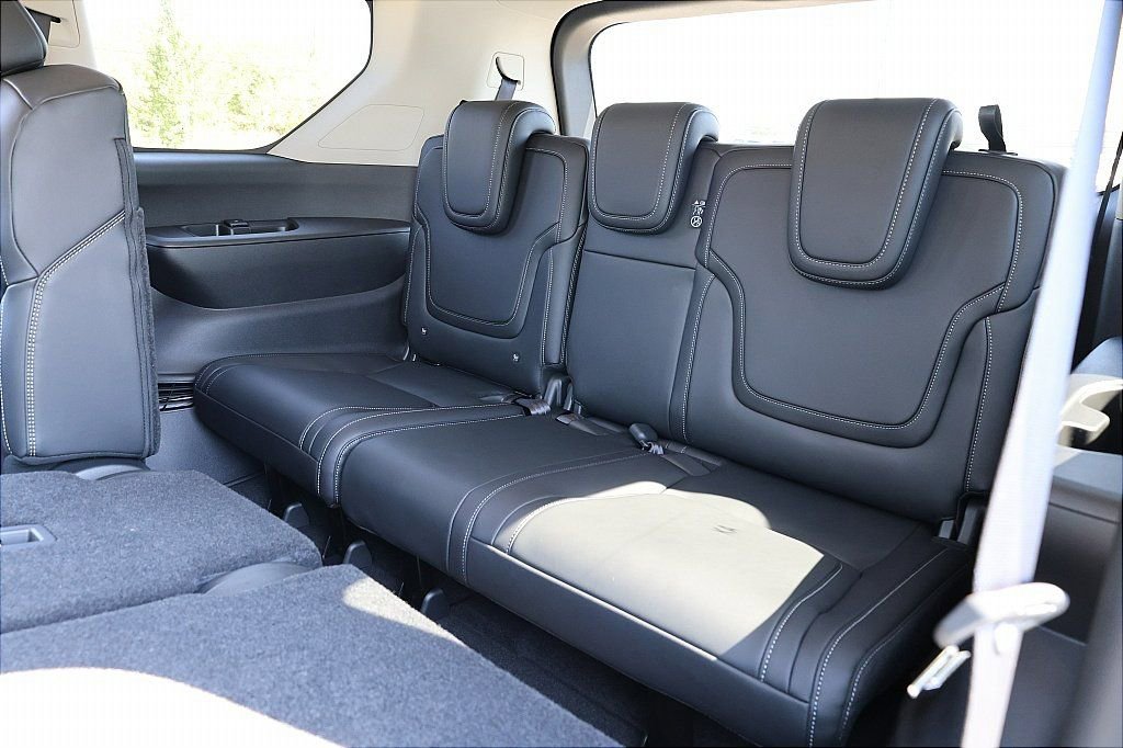 New 2026 Nissan Armada SV image 10