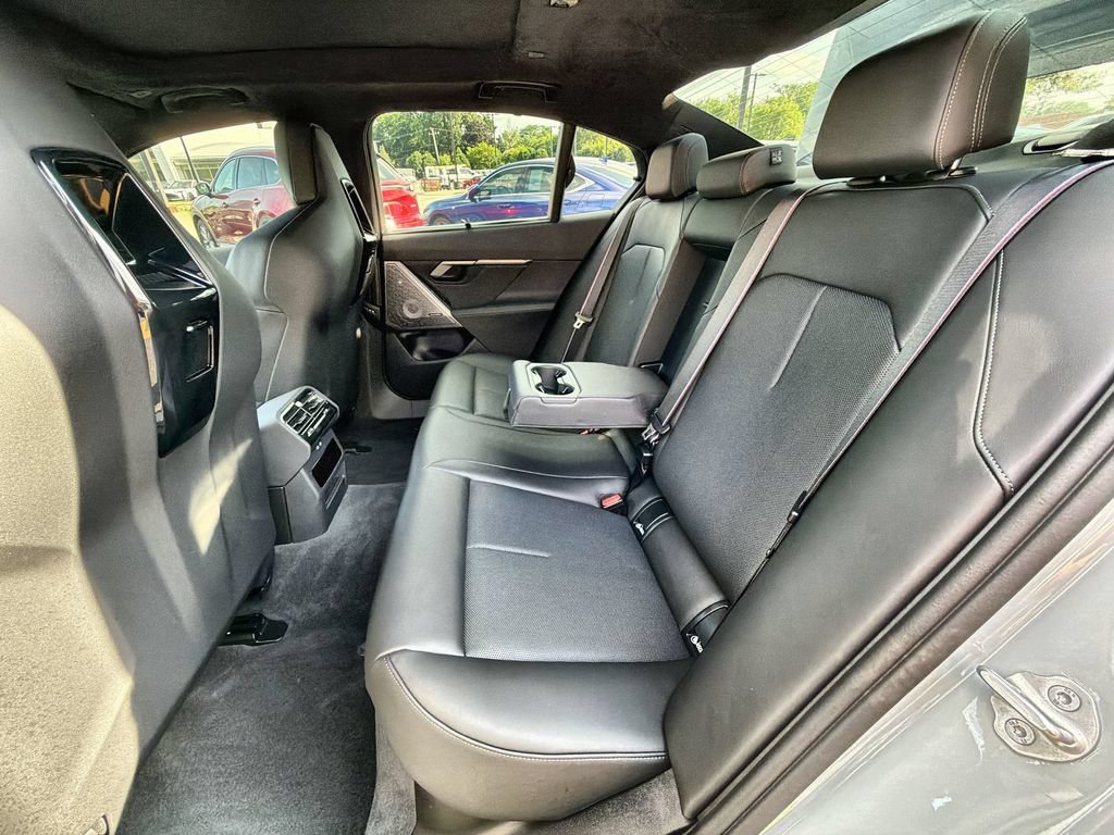 Used 2026 BMW M5 w/ Executive Package AWD/4WD image 27