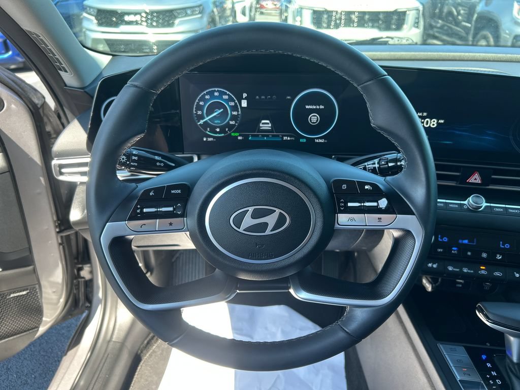 Used 2024 Hyundai Elantra Limited FWD image 17
