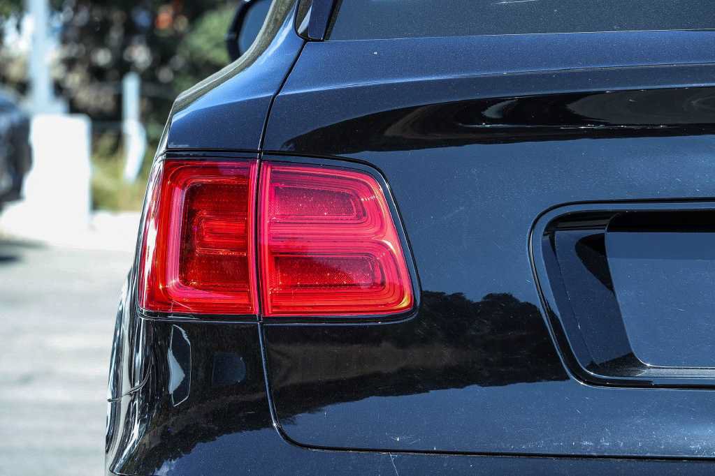 Used 2020 Bentley Bentayga AWD/4WD image 6