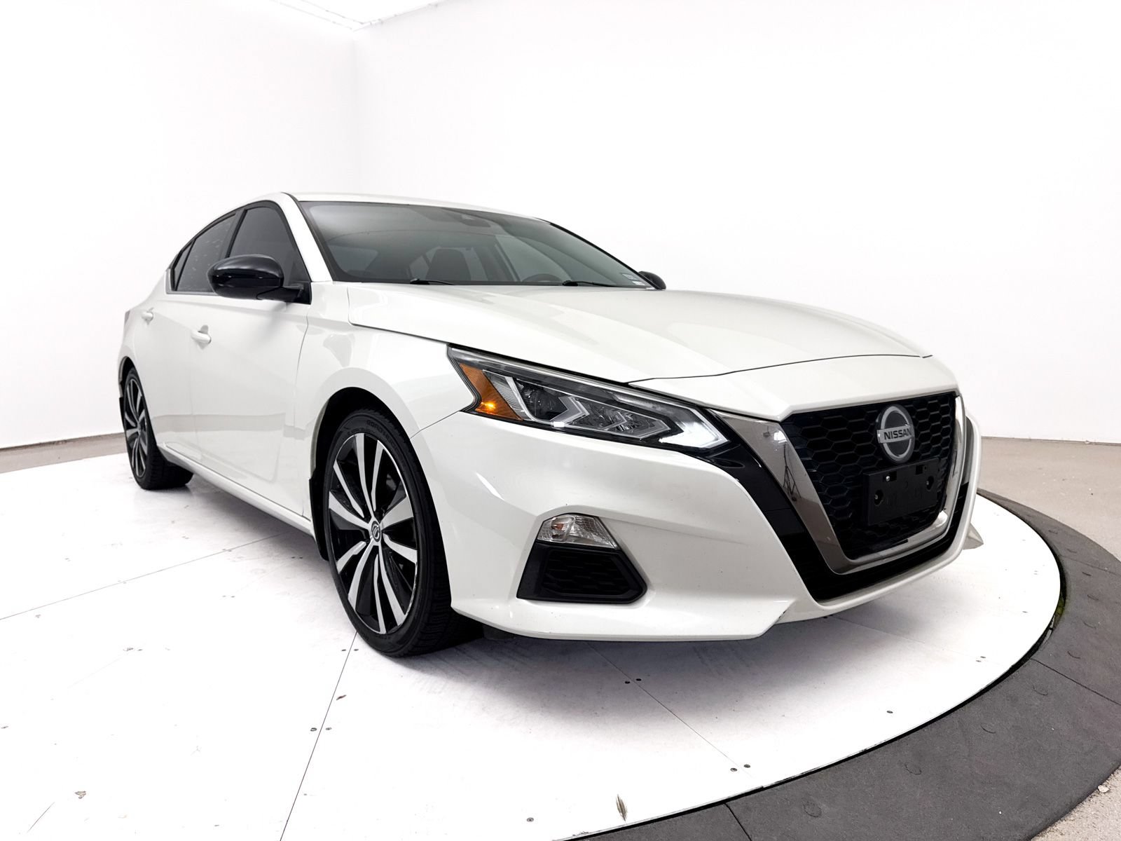 Used 2020 Nissan Altima 2.5 SR FWD image 9
