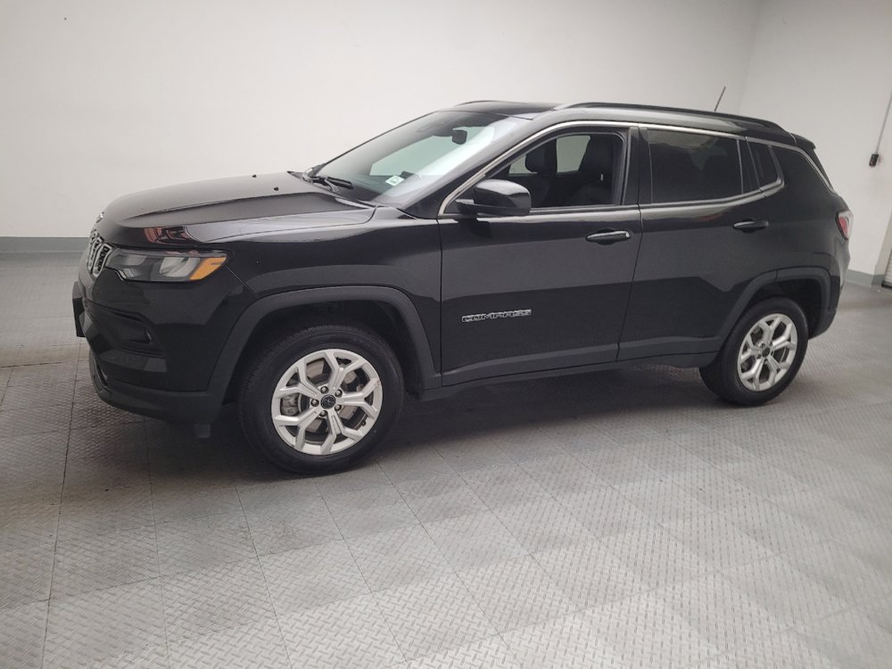 Used 2025 Jeep Compass Latitude w/ Sun & Sound Group AWD/4WD image 2