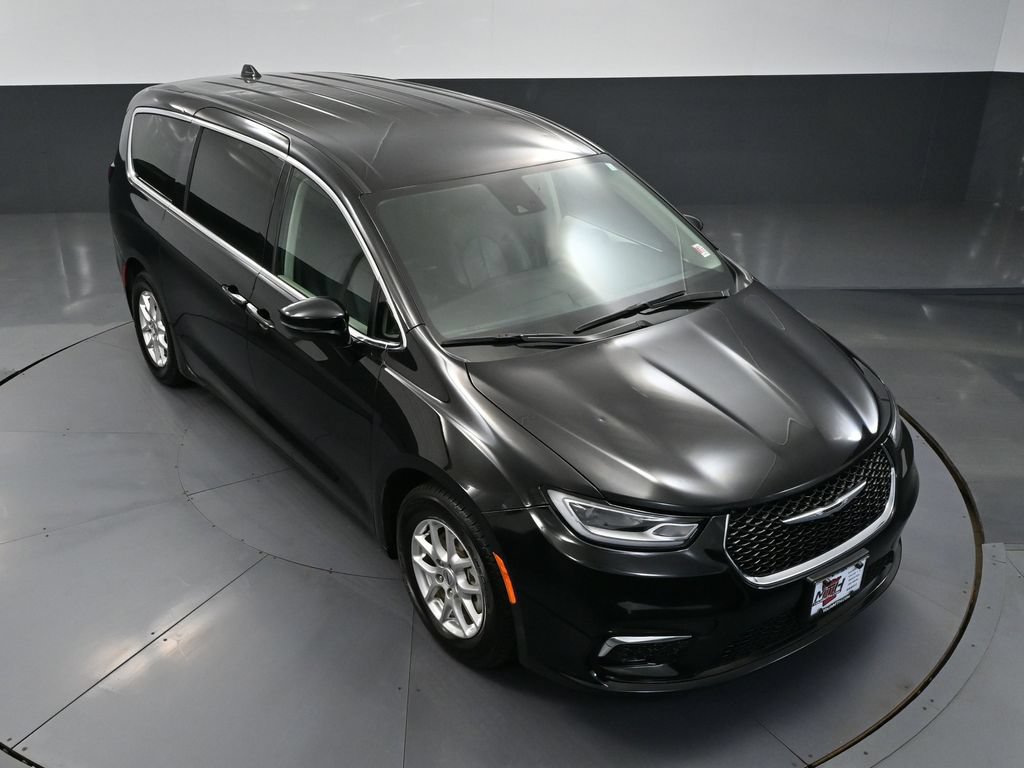 Used 2024 Chrysler Pacifica Touring-L FWD image 48