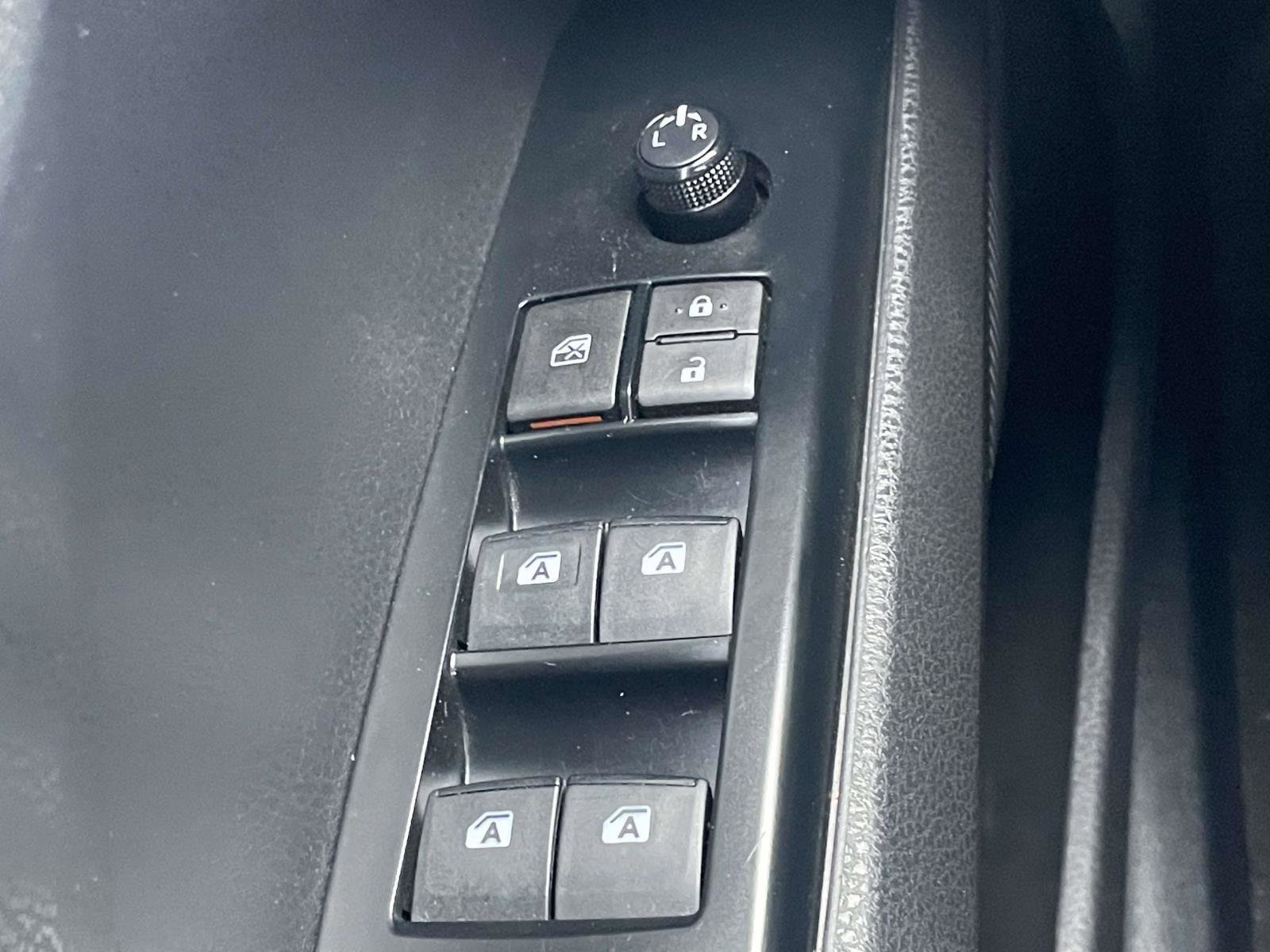 Used 2020 Toyota Camry SE w/ Moonroof Package AWD/4WD image 14