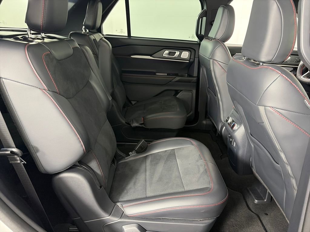 Certified 2025 Ford Explorer ST image 29