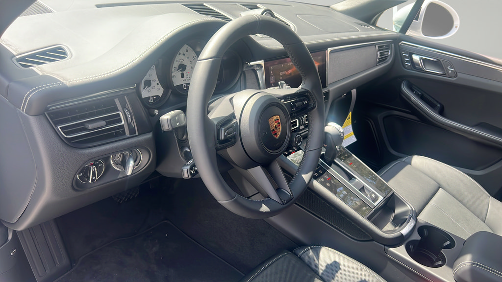 New 2026 Porsche Macan GTS AWD/4WD image 4
