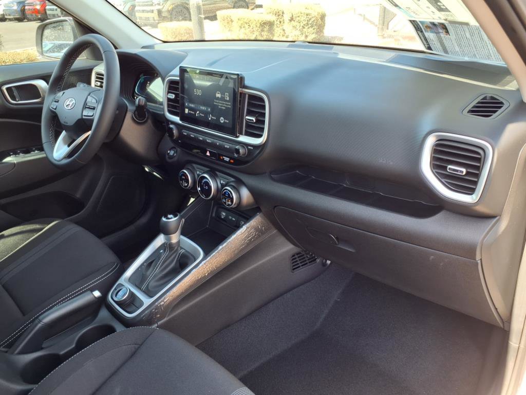 Certified 2025 Hyundai Venue SEL image 6