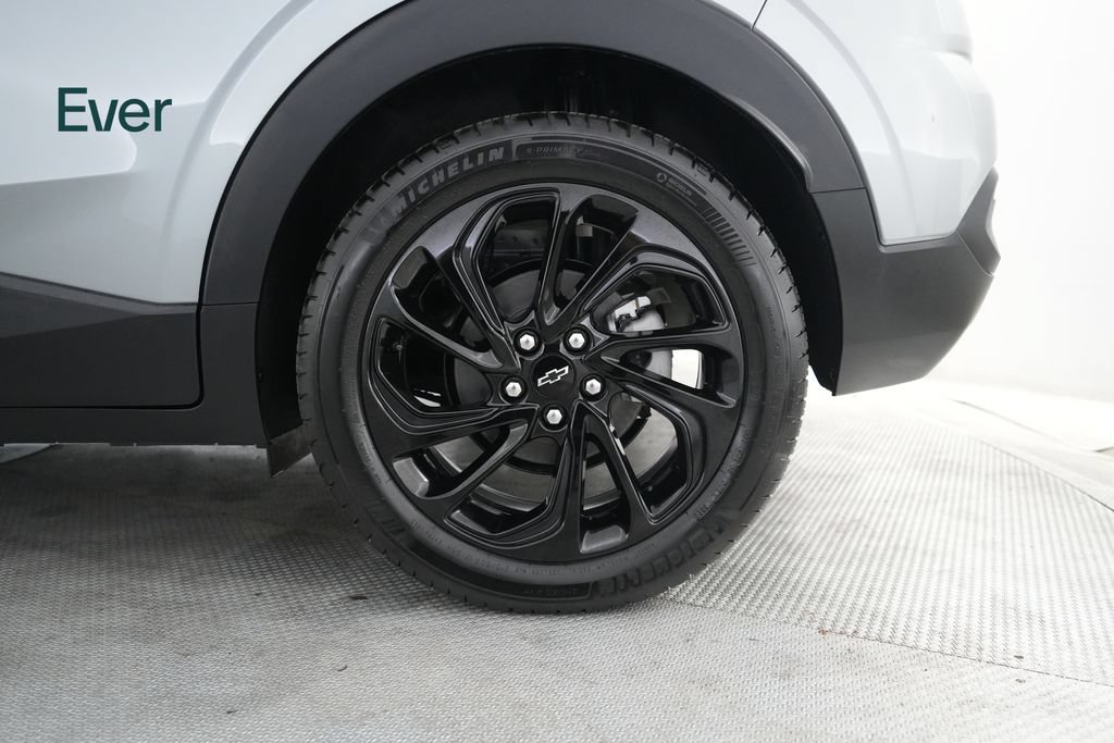Used 2027 Chevrolet Bolt RS w/ Technology Package FWD image 9