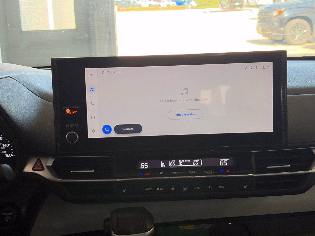 Used 2025 Toyota Sienna XLE FWD image 13