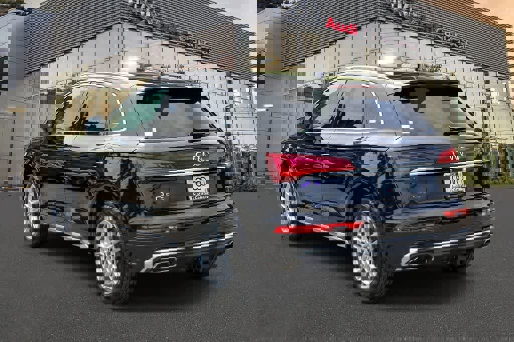 Used 2025 Audi Q5 e Premium Plus w/ Premium Plus Package image 2