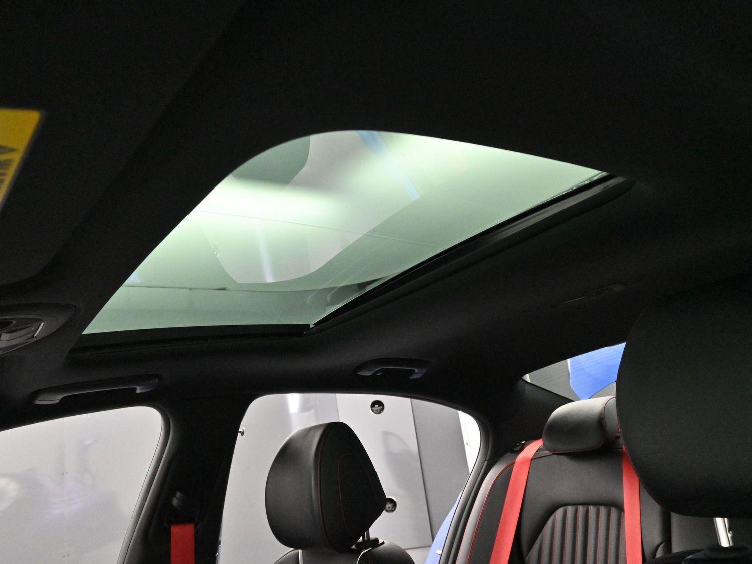 Used 2023 Genesis G70 2.0T w/ Sport Prestige Package image 28