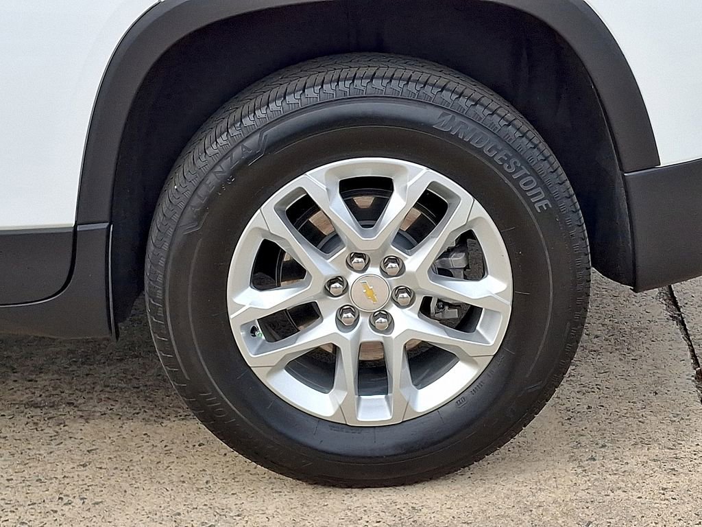 Used 2023 Chevrolet Traverse LS w/ Safety Package FWD image 27