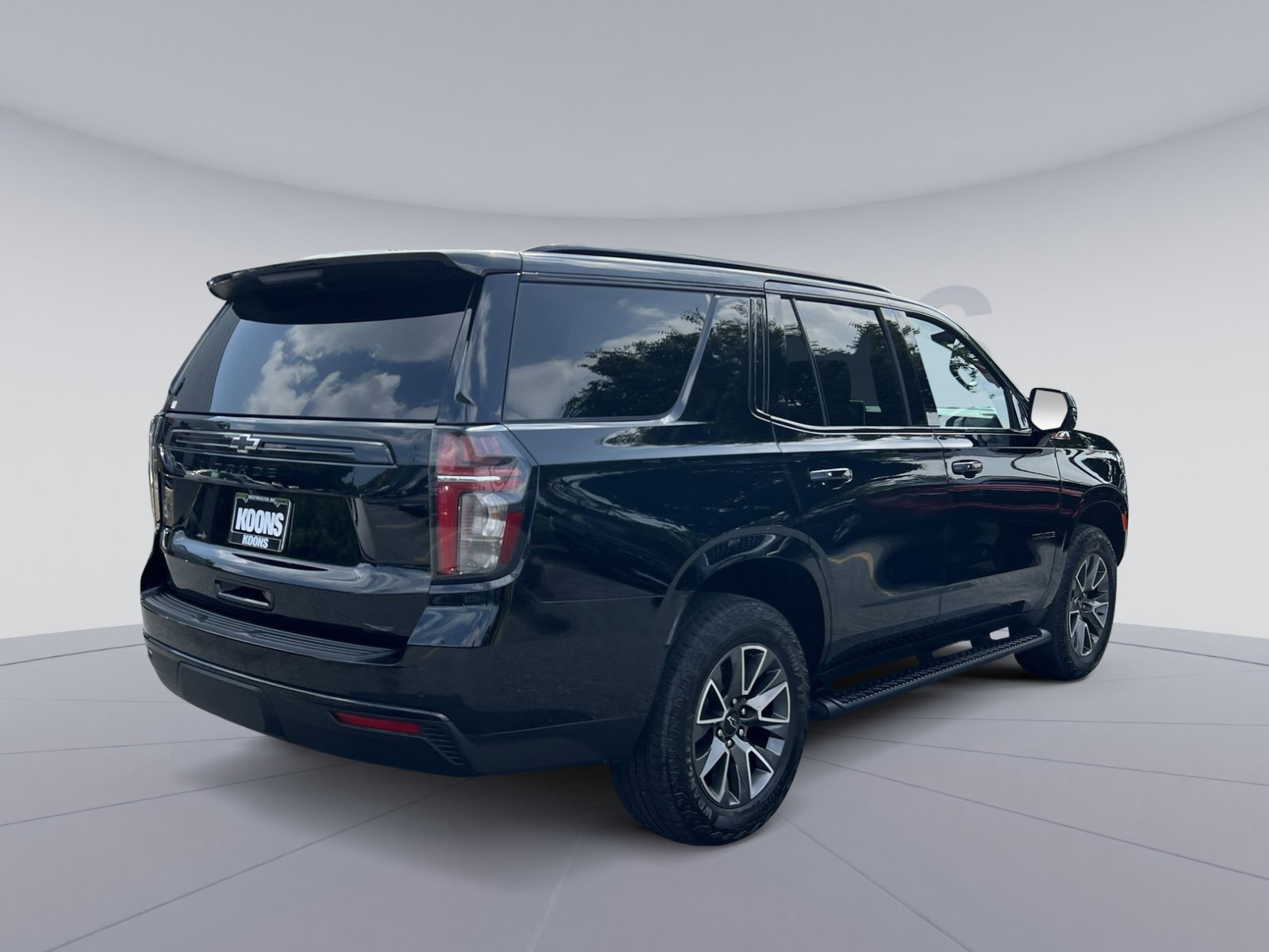 Used 2024 Chevrolet Tahoe Z71 w/ Luxury Package AWD/4WD image 7