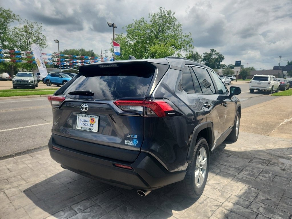 Used 2021 Toyota RAV4 XLE image 4
