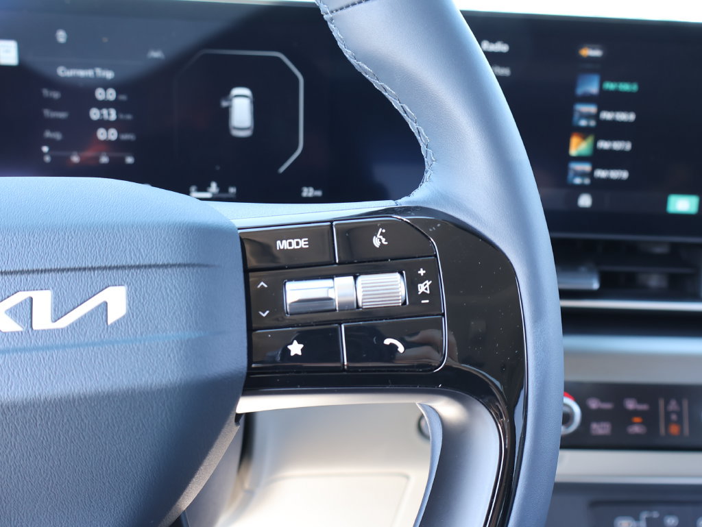 New 2027 Kia Carnival SX w/ Dark Edition Package FWD image 38