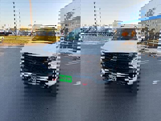 Used 2024 Chevrolet Tahoe Z71 w/ Luxury Package image 2