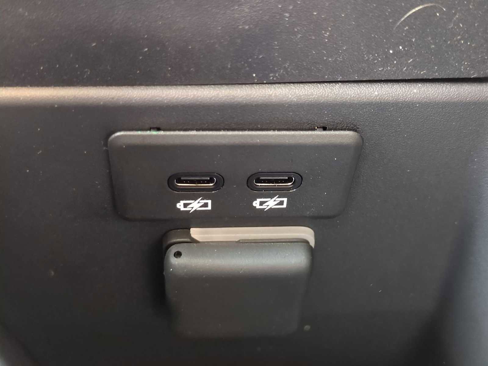 Used 2025 Cadillac Optiq Luxury 1 image 21