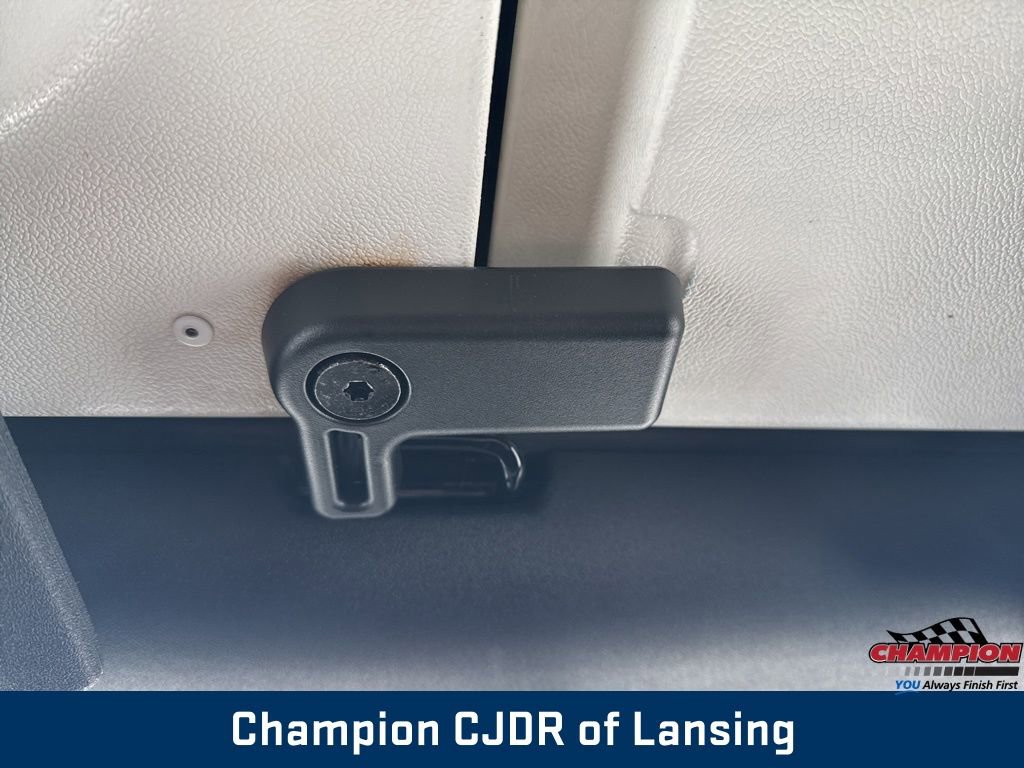 Used 2016 Jeep Wrangler Unlimited Rubicon w/ Connectivity Group image 29