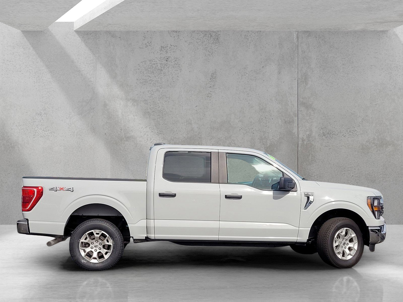 Used 2023 Ford F150 XLT image 3