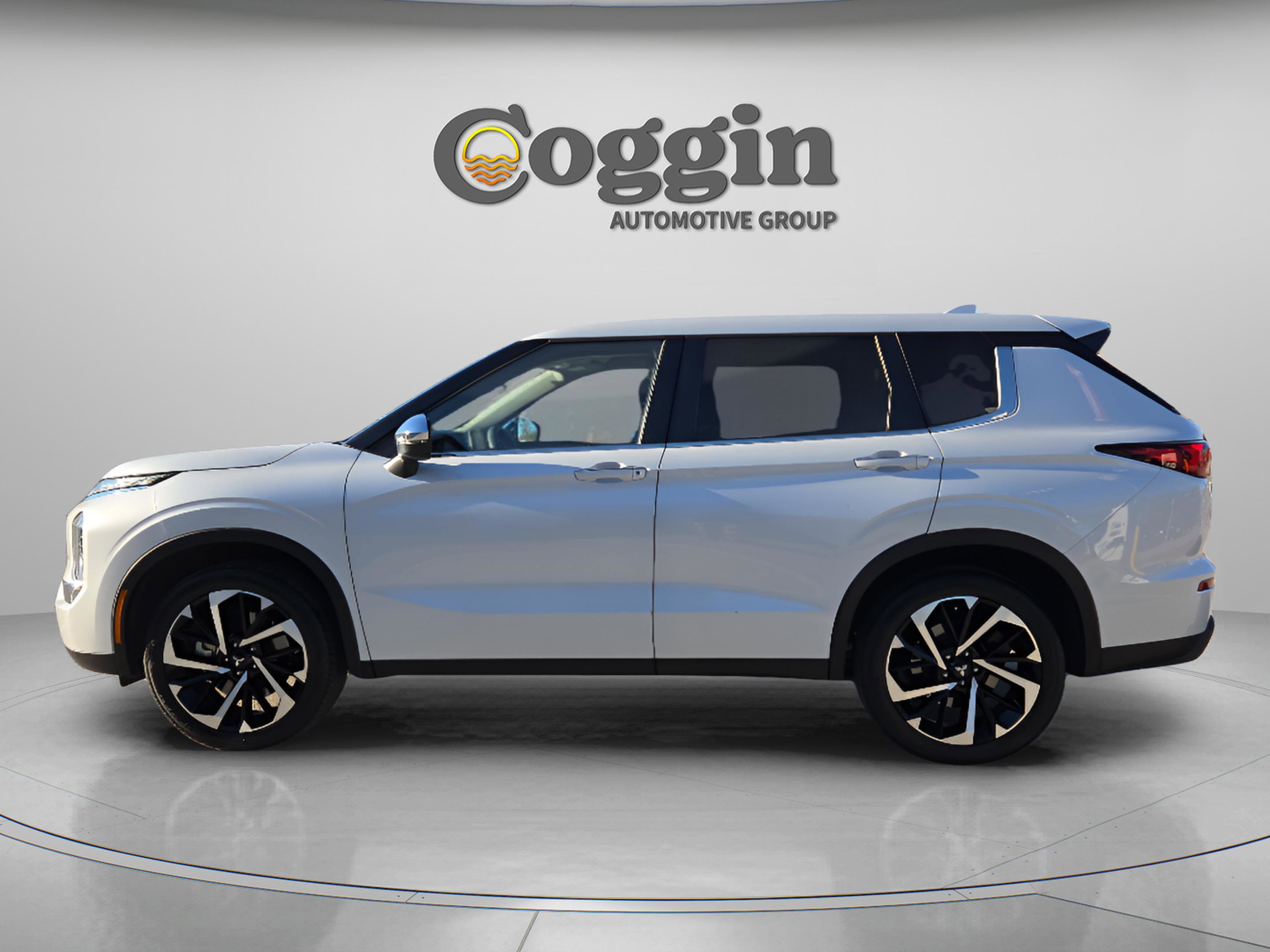 Used 2022 Mitsubishi Outlander ES image 3