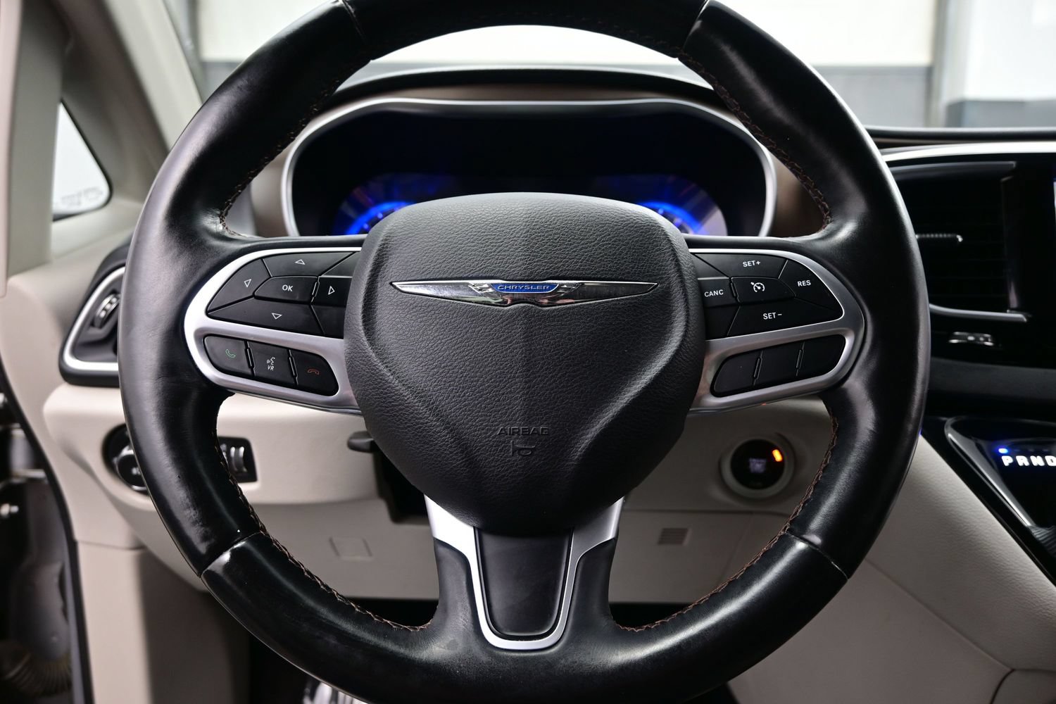 Used 2018 Chrysler Pacifica Touring-L Plus FWD image 24