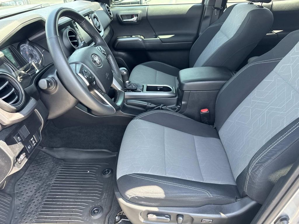 Used 2021 Toyota Tacoma TRD Sport w/ Technology Package image 11