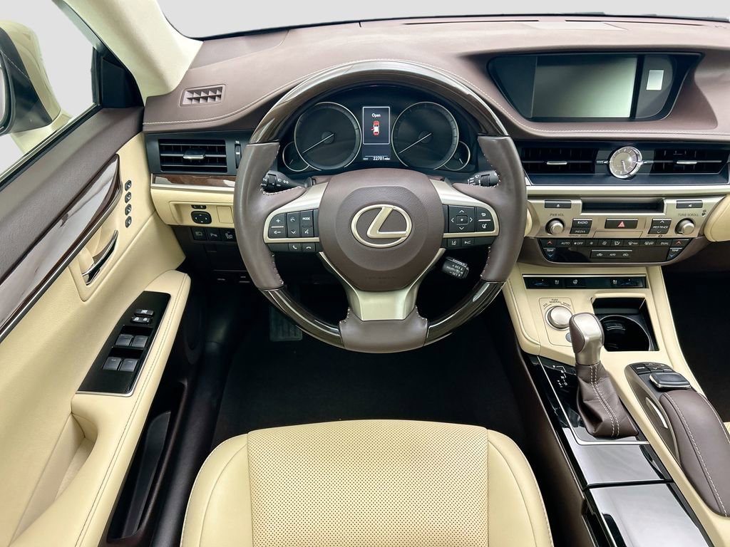 Used 2018 Lexus ES 350 w/ Navigation System Package image 10