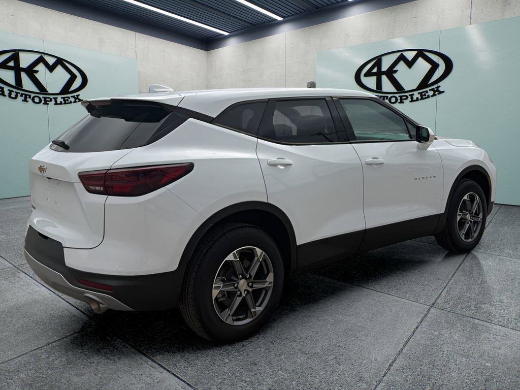 Used 2026 Chevrolet Blazer LT FWD image 3