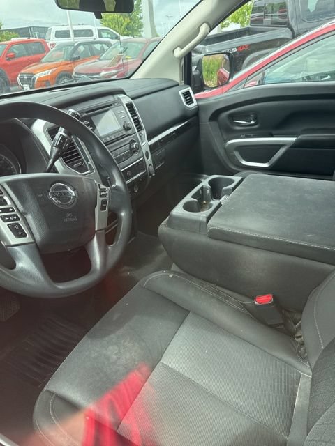 Used 2018 Nissan Titan S AWD/4WD image 3